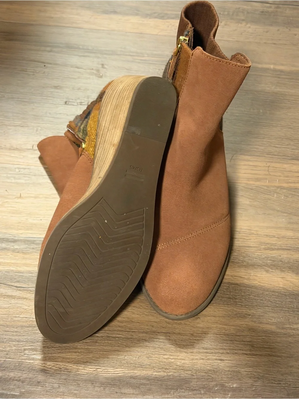 TOMS Cognac Faux Suede Plaid Wedge Ankle Booties Women’s Size 9